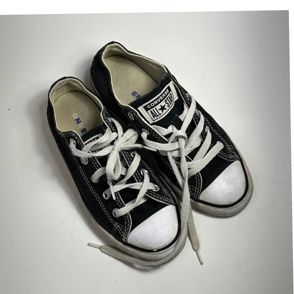 Converse Chuck Taylor All Star Low Top Black White Youth Size 2 Sneakers 3J235